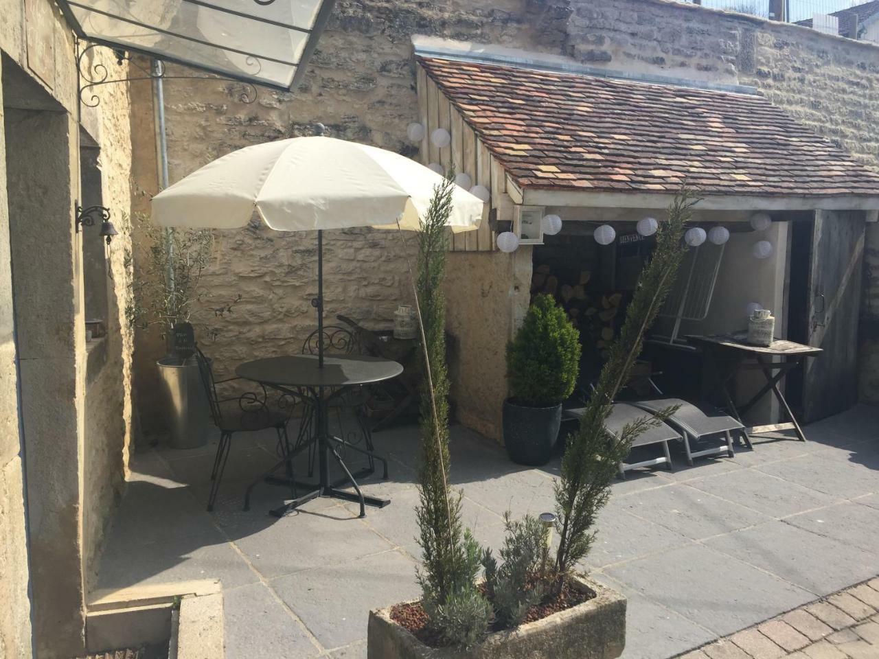 Le Gite Du Petit Lavoir Bèze Esterno foto
